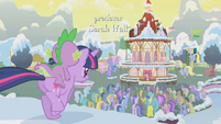 Twilight runs for the crowd S1E11