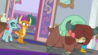 Yona stampedes toward Neighsay S8E26