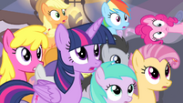 Crowd notices Fluttershy S4E14