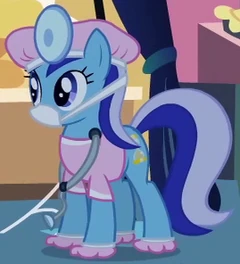 Minuette in doctor costume S02E04