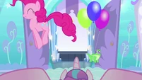 Pinkie bounces around Flurry Heart's crib BFHHS1.png (537 KB)