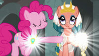 Pinkie powers element of laughter with Somnambula S7E26