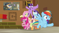 Rainbow Dash speeds toward the door S7E2