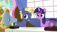 Twilight and Star Tracker look at the Bingo players S7E22