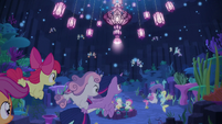 Twilight and the Crusaders swimming in Seaquestria S8E6