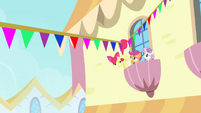 Apple Bloom grabbing flag line with her tail S4E19