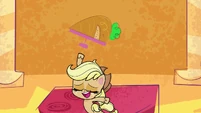 Applejack delivers carrot cake layer PLS1E6b.png (720 KB)