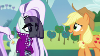 Applejack tries to talk to Countess Coloratura S5E24