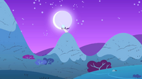 Filly Rarity dragged over mountains S1E23