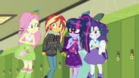 Fluttershy meets up with her friends SS6
