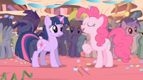 "Hola, soy Pinkie Pie"