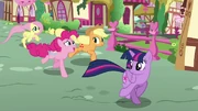 Pinkie Pie "Maybe she won't read the article" S6E9