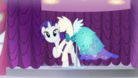 Rarity standing besides the mannequin S5E14