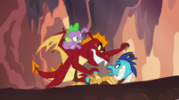 Spike helps Ember fight Garble S6E5