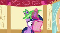 Twilight reads Pinkie's letter S5E11