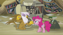 Gilda demands bits from Pinkie S5E8