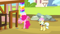 Pinkie Pie making beam out of balloons S4E12