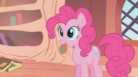 Pinkie Pie shows up with a spotted tongue S1E09