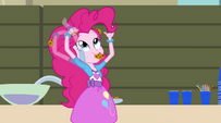 Pinkie stuffs cookies in her hair EG2