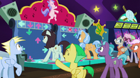 Ponies playing Dance Dance Revolution-like game S6E20