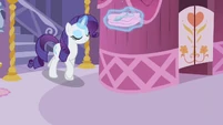 Rarity using magic to move more things.