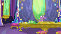 Spike running with cookie-stuffed mouth S6E22