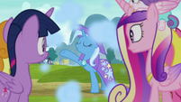 Trixie appears behind the audience S8E19