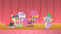 spike apresentando as Cutie Marks Crusenders