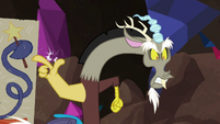 Discord angrily snaps his paws S6E17