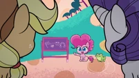 Pinkie Pie explaining the race PLS1E9a.png (816 KB)