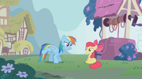 Rainbow Dash e Apple Bloom T1E12