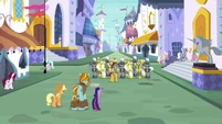 Royal guards saluting to Flash Magnus S8E21