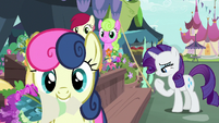 Sweetie Drops trots away with a bouquet S7E19