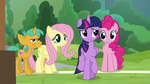 Twilight wondering where Rainbow is S9E15