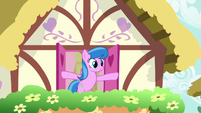 Unnamed mare opening her windows S9E23