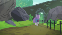 Maud Pie leaving the park S6E3