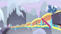 Party Favor's balloon bridge S5E2