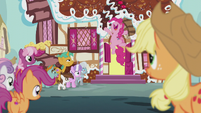 Pinkie throwing confetti into the air S5E18