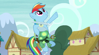 Rainbow points up while holding Tank S5E5