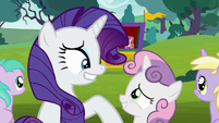 Rarity and Sweetie Belle grin at each other S7E6
