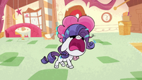 Rarity wailing at Pinkie Pie for help PLS1E5a