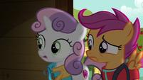 Sweetie Belle and Scootaloo freaked out S6E4
