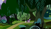 Twilight and Spike walking into the Everfree Forest S4E03