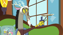 Discord picks sandwich crust out of his teeth S7E12