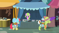 Giving Apple Bloom the stare..?