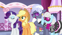 Rarity, Hoity, and Photo Finish approve of Lily's inspiration S7E9