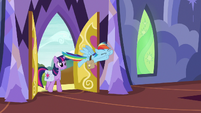 Twilight and Rainbow return to the castle S6E24