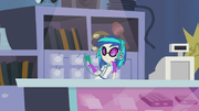 DJ Pon-3 in the music store EG2