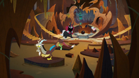 Discord running away on all fours S9E24