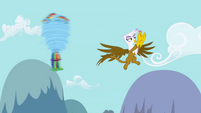 Gilda near spinning Rainbow Dash S1E5